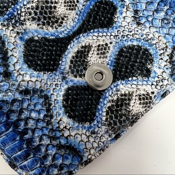 SR SQUARED Sondra Roberts Faux Reptile Snake Envelope Style Wristlet Clutch - Picture 8 of 9